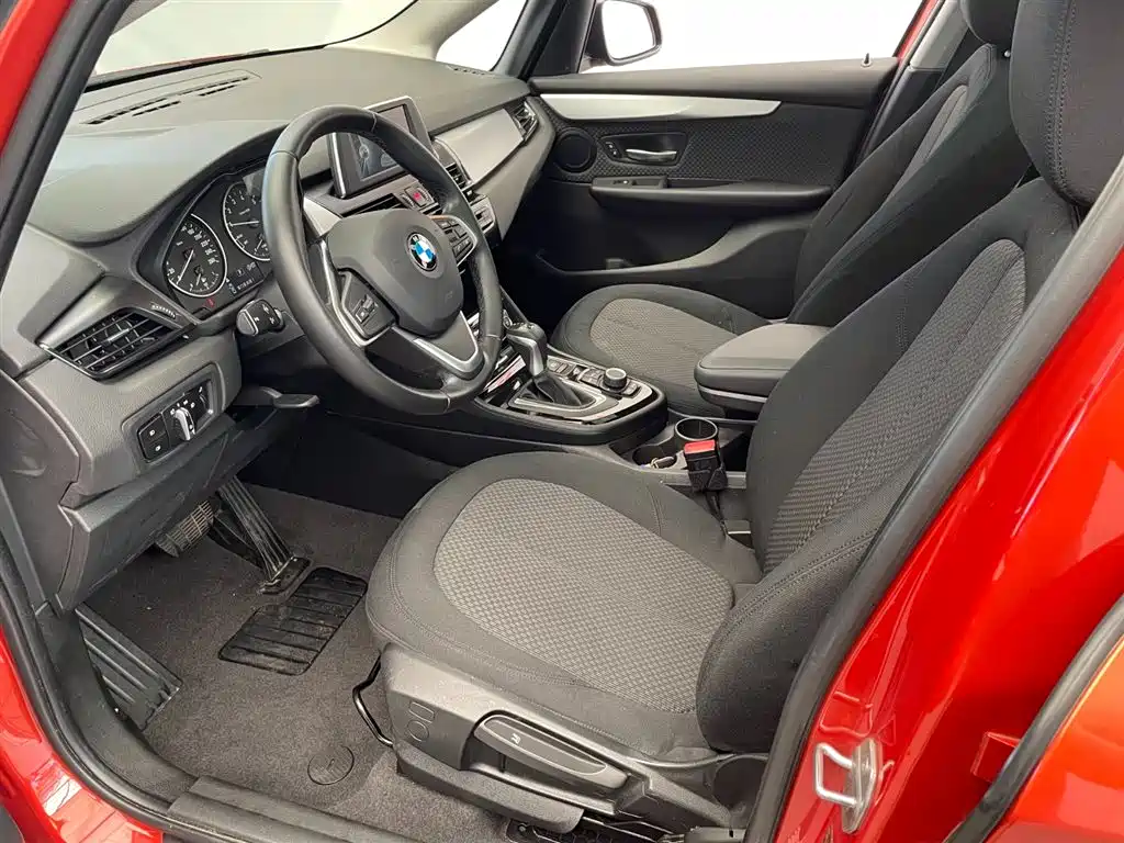 BMW 2 Series Touring 2016 218i Leading фото 6
