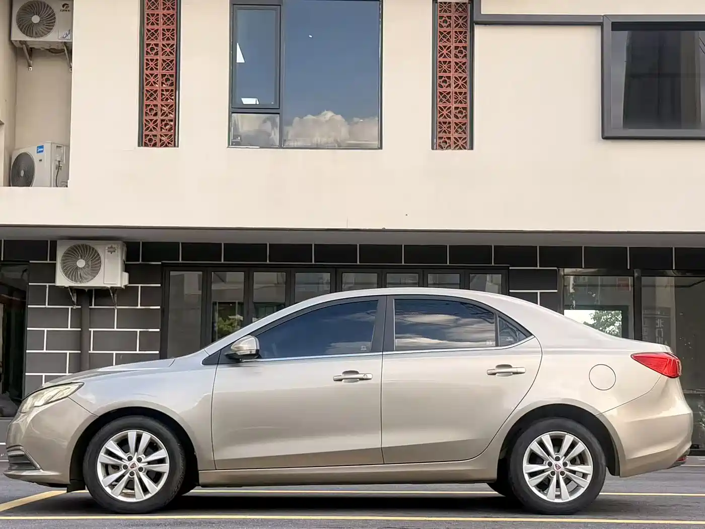 Roewe 360 2017 2015 1.5L Automatic Luxury