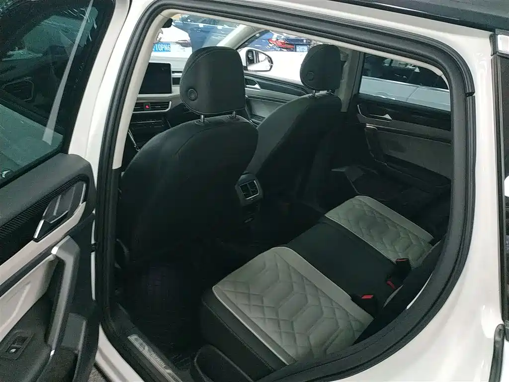 Volkswagen Tayron 2023 330TSI 2WD Luxury Plus Advanced Edition фото 17