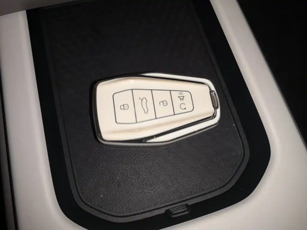 Фото 9 - Geely ICON