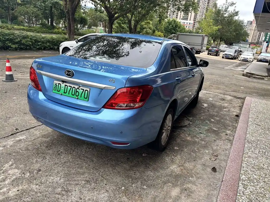 Photo 8 - BYD e5