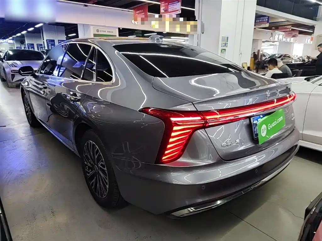 Hongqi H5 2025 2.0T Automatic Flag Celebration 500,000 Units Anniversary Edition фото 5