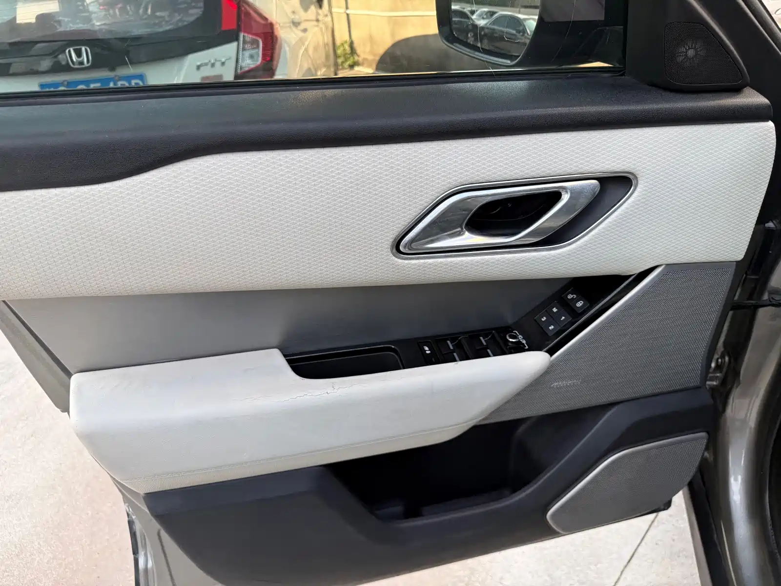 Фото 8 - Land Rover Range Rover Velar