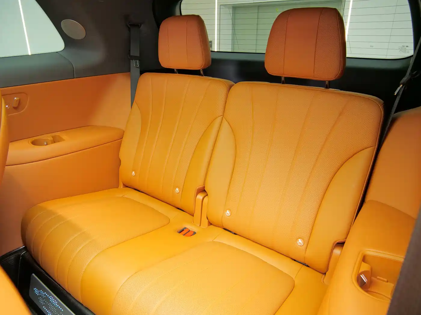 AITO Wenjie AITO M8 2025 Model Extended Range Max Edition 37kWh 6-Seater фото 8