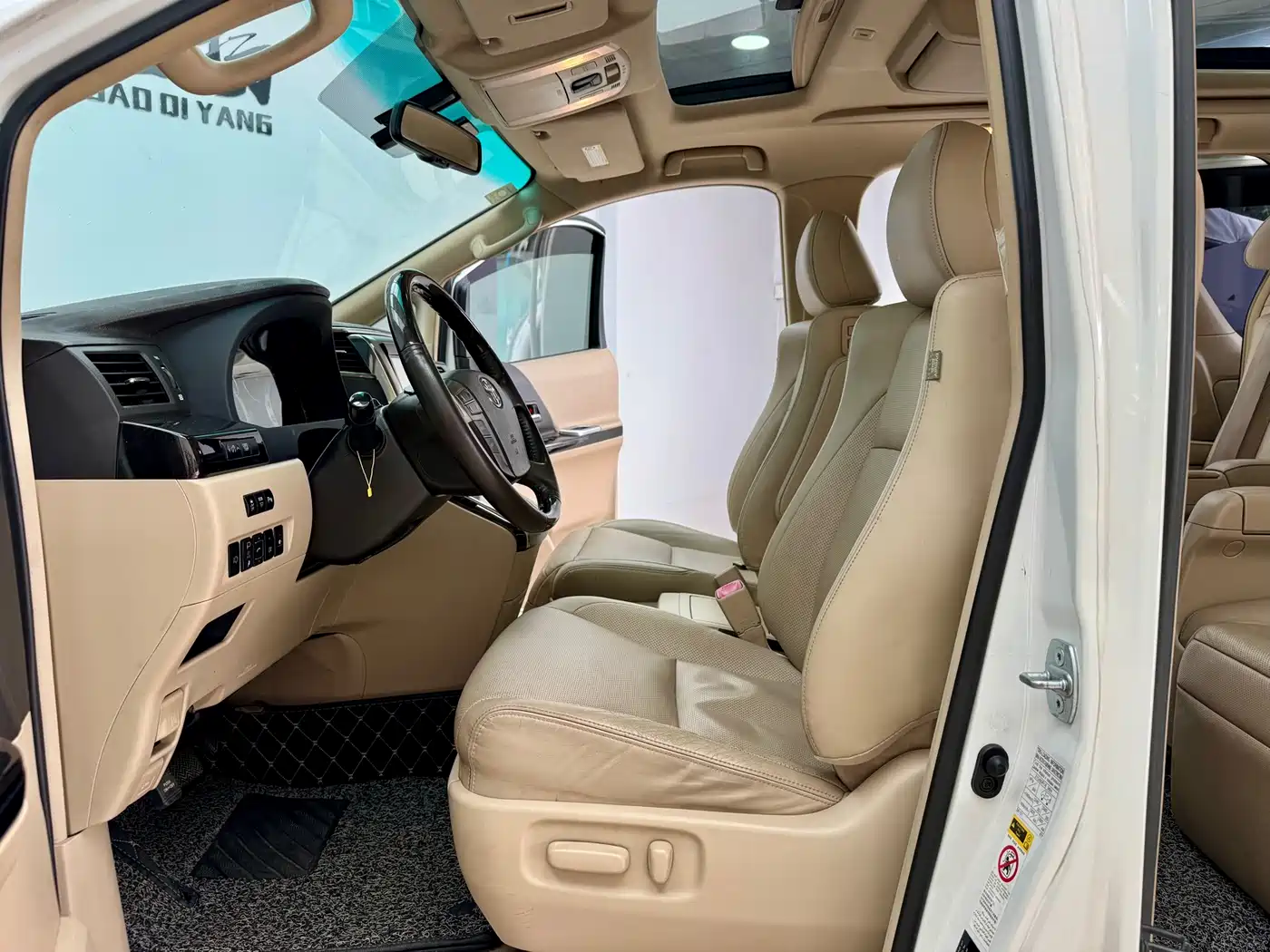 Toyota Alphard фото 5