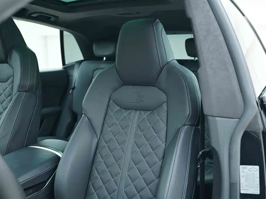 Audi Q8 2022 55 TFSI Exclusive Dynamic фото 14