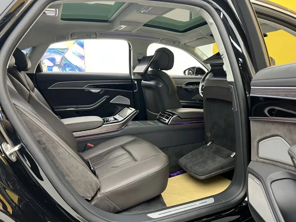Фото 27 - Audi A8