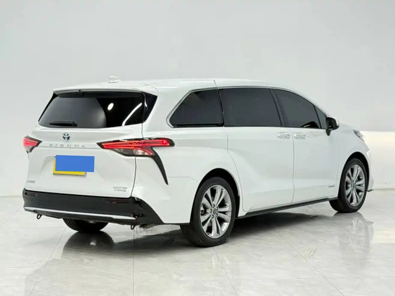 Toyota Sienna 2021 2.5L Hybrid Premium Edition фото 5