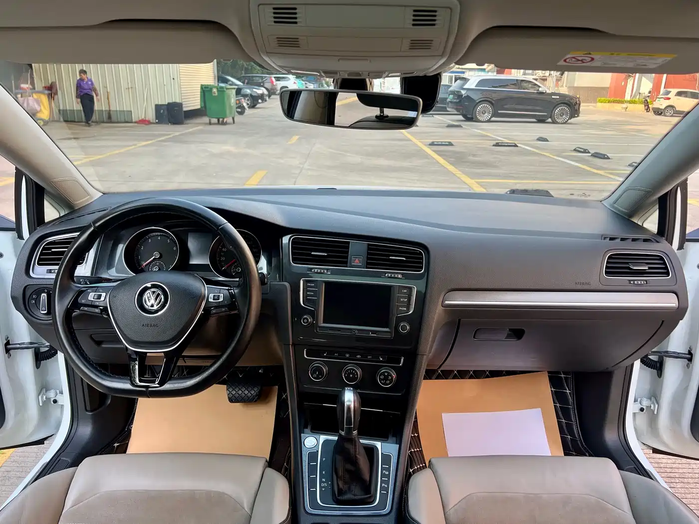 Volkswagen Golf 2017 230TSI Auto Luxury Millionth Anniversary Edition фото 5