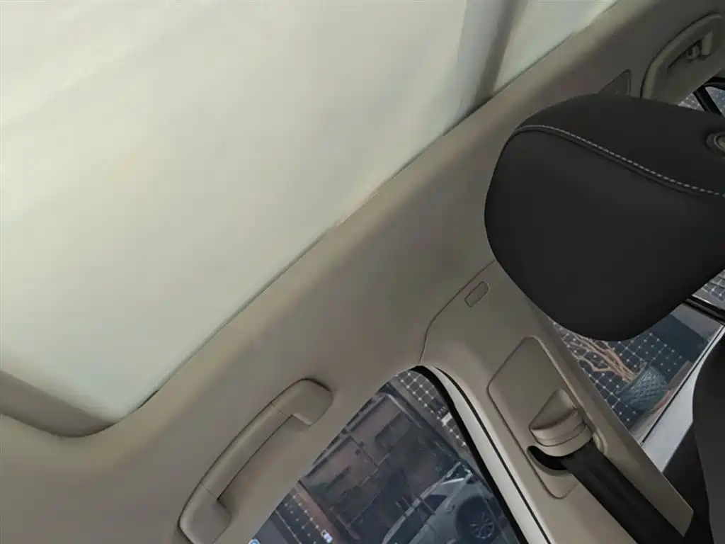 VOLKSWAGEN T-ROC EXPLORING SONGS