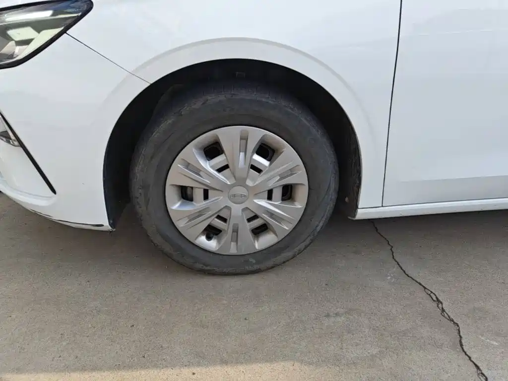 Фото 25 - Geely Emgrand