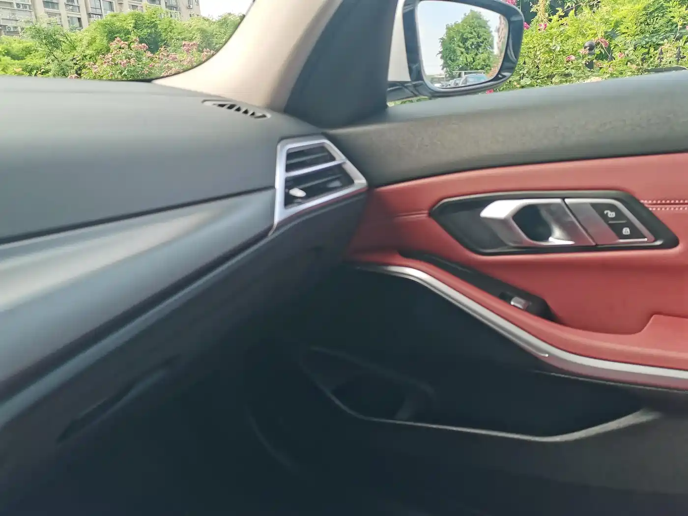 BMW 3 Series 2025 325i M Sport Package фото 17