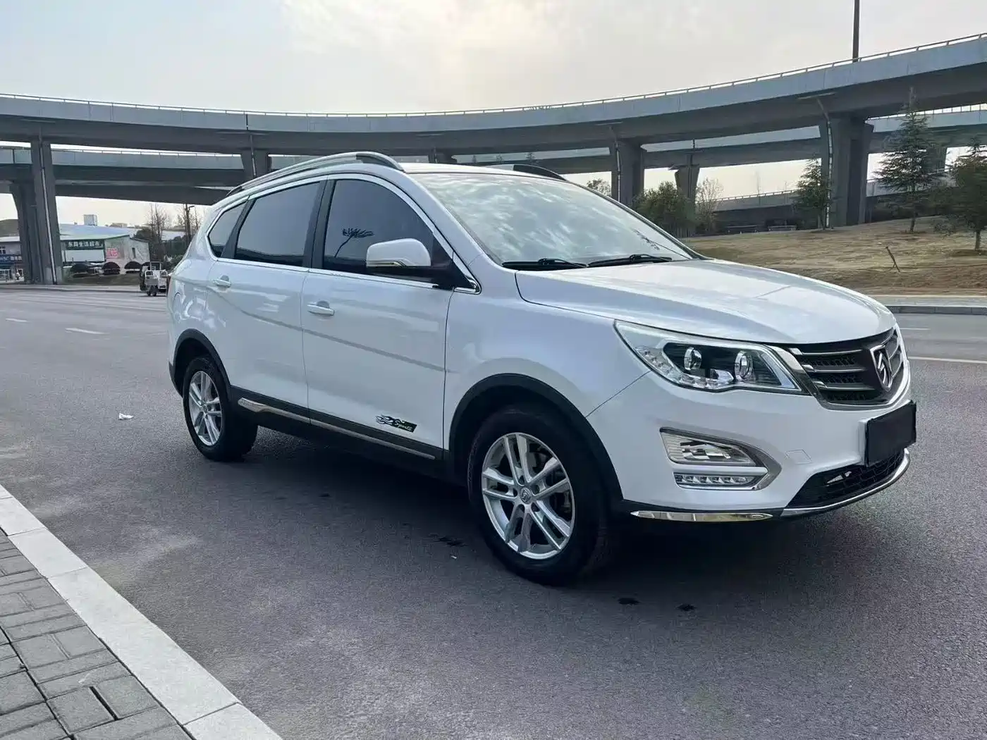 BAOJUN 560