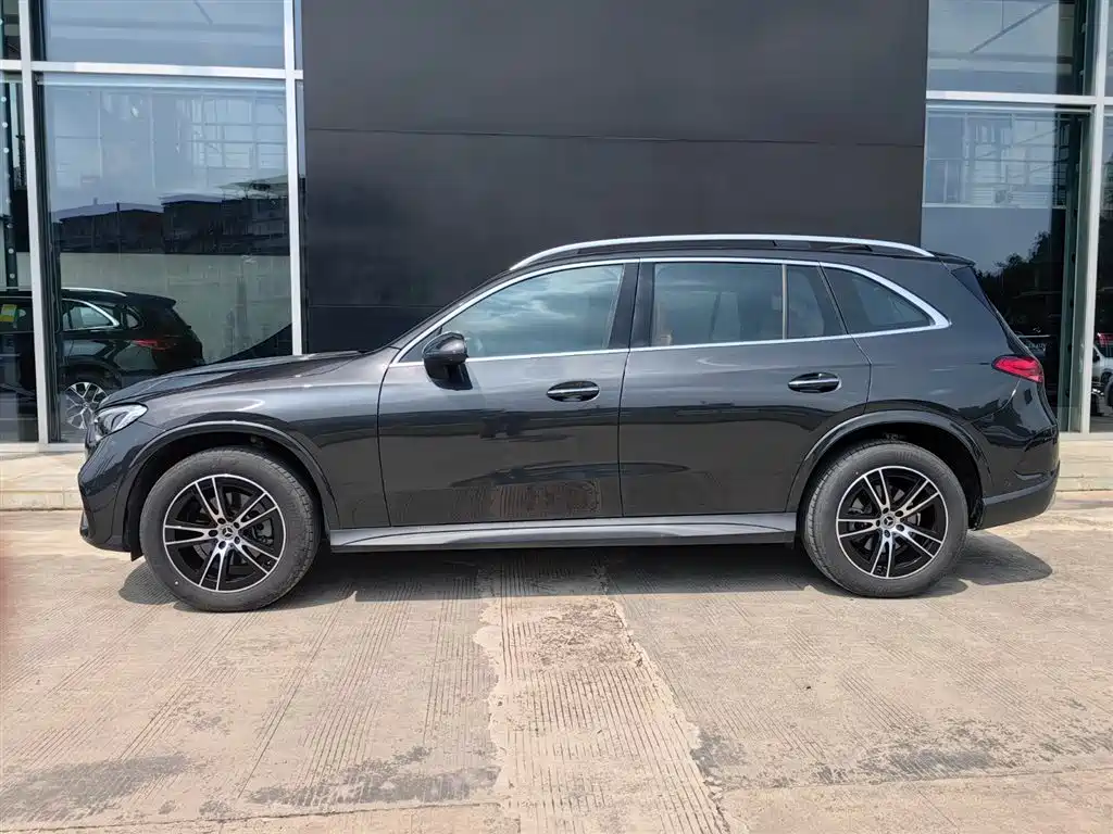Фото 2 - Mercedes-Benz GLC