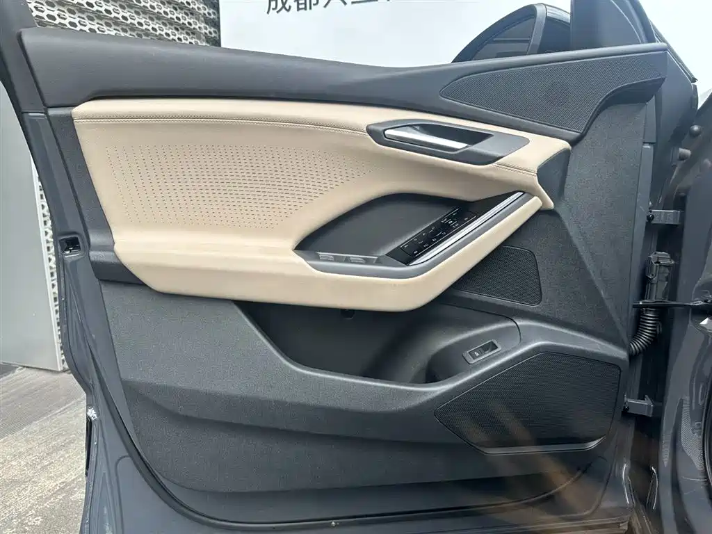 Audi Q6L e-tron 2025 Model Pioneer Edition фото 11