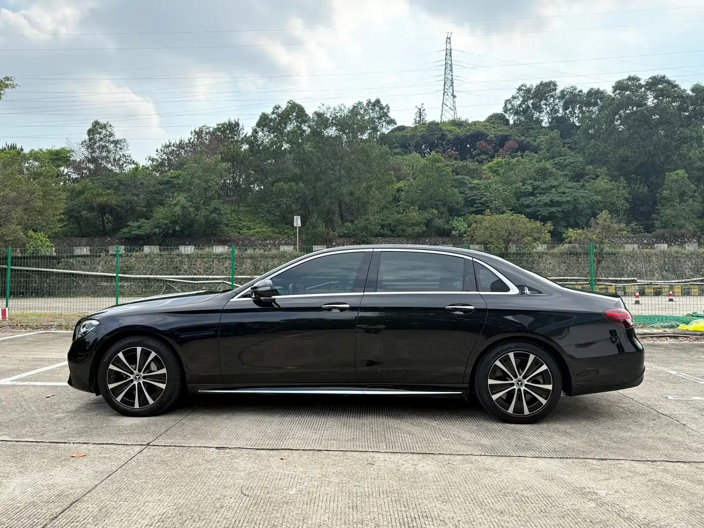 Mercedes-Benz E-Class New Energy 2022 Facelift II E 350 e L Plug-in Hybrid Sports Sedan фото 17