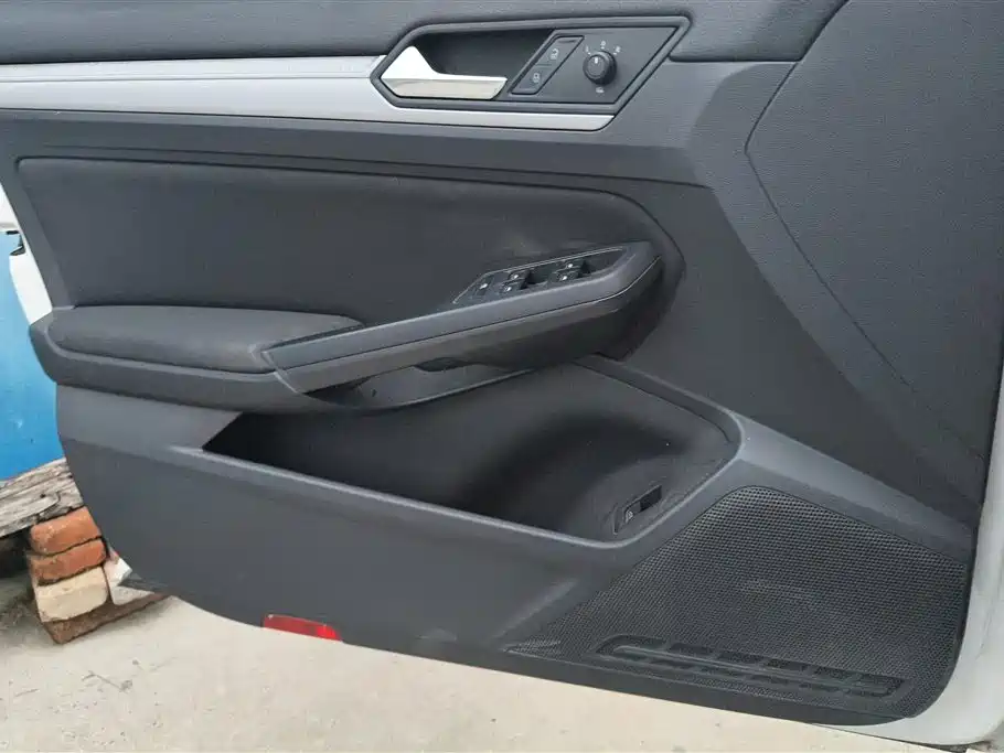 Volkswagen Lamando 2015 230TSI DSG Style фото 7