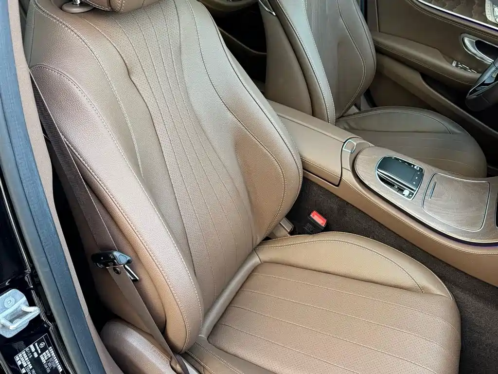 Mercedes-Benz E-Class 2023 E 300 L Fashion фото 6