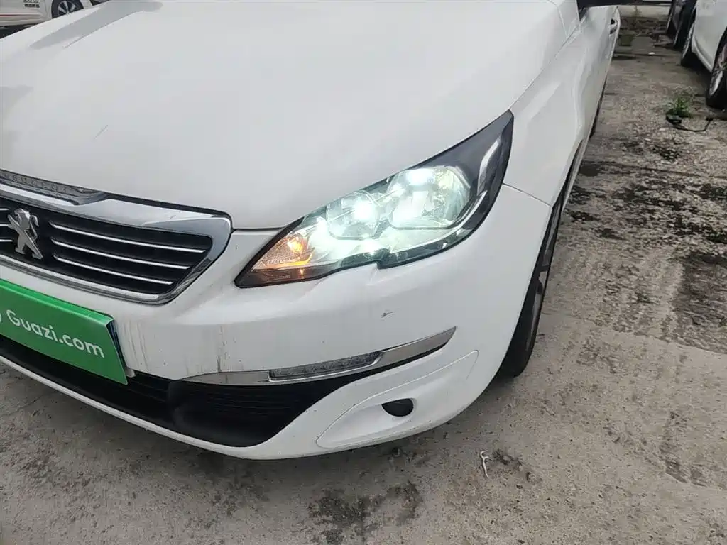 Peugeot 308S 2015 1.2T Auto Dynamic Edition фото 24