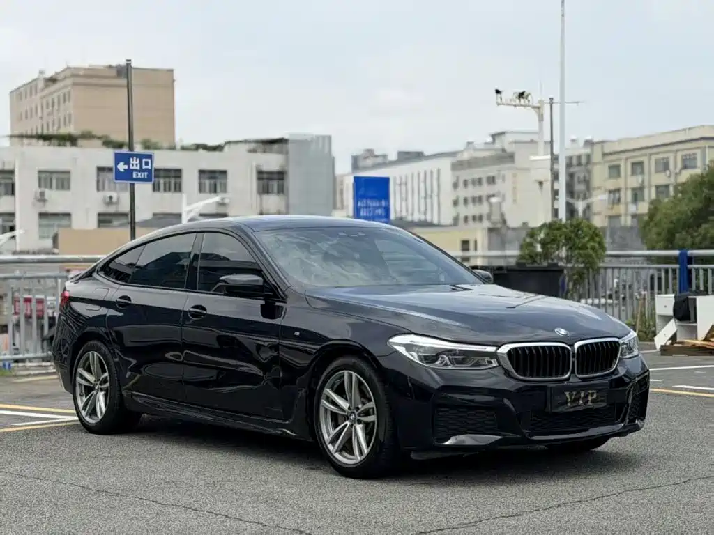 Photo 2 - BMW 6 Series GT