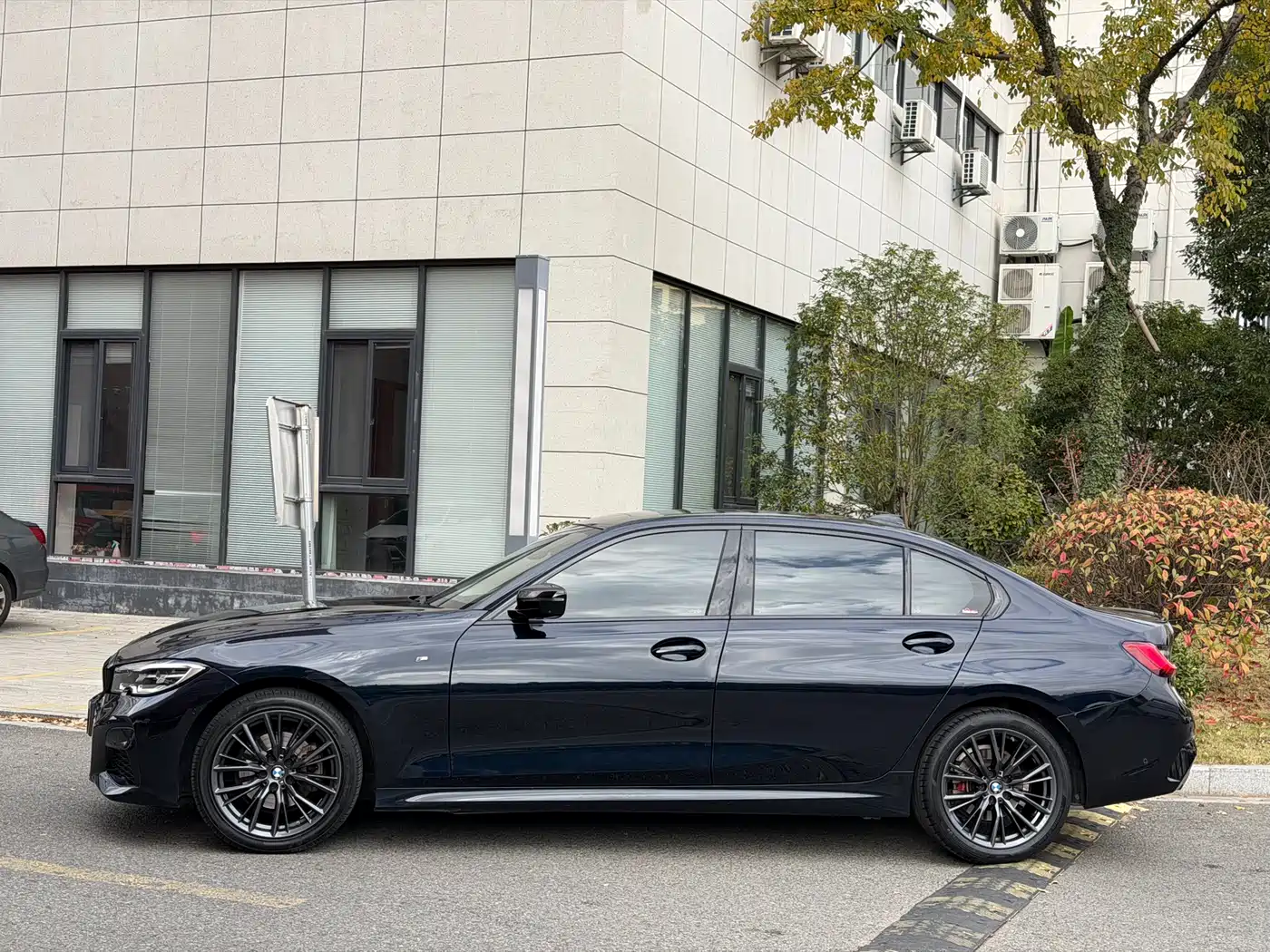 BMW 3 Series 2022 325Li M Sport Package фото 4