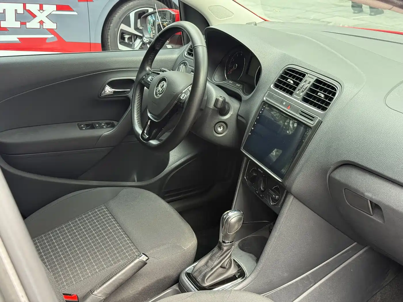 Volkswagen Polo 2016 1.6L Automatic Comfort фото 12