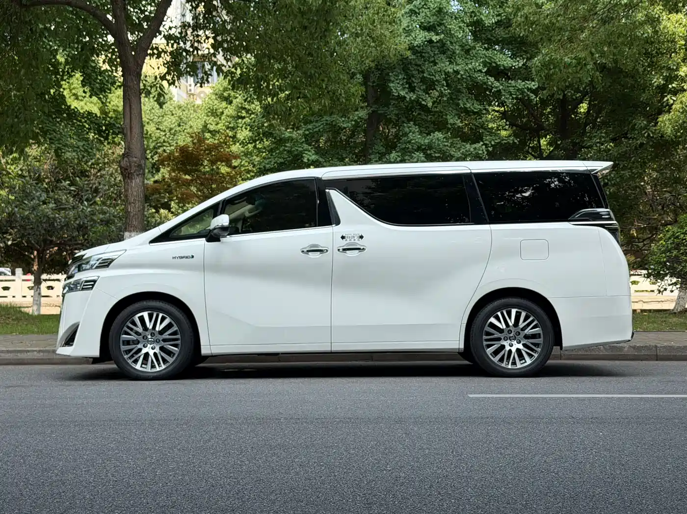 Toyota Vellfire 2019 Hybrid 2.5L HV Premium Edition фото 23