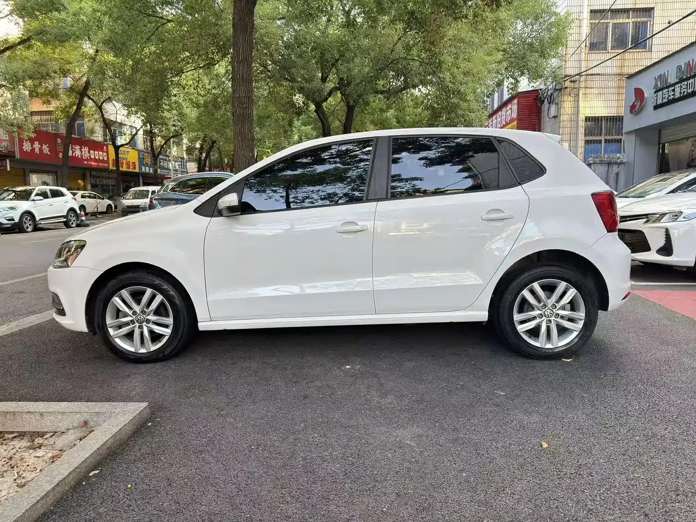 Volkswagen Polo 2016 1.6L Automatic Comfort фото 3