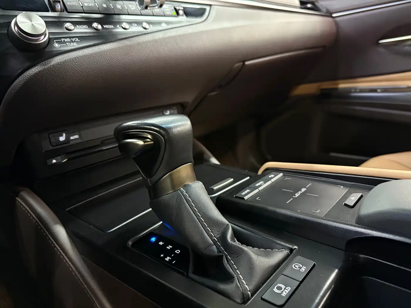 Lexus ES 2020 200 Excellence фото 14