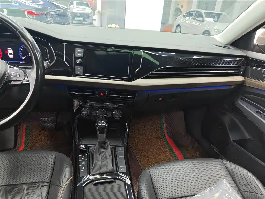 Volkswagen Passat 2019 330TSI Luxury Edition China VI фото 5
