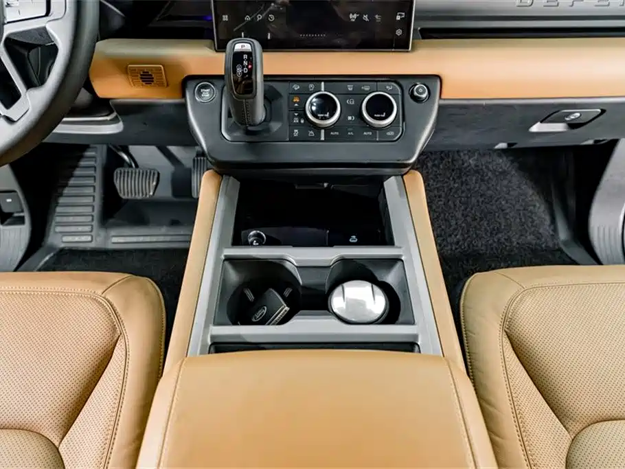 Land Rover Defender 2025 110 3.0T P400 -Dynamic HSE фото 16