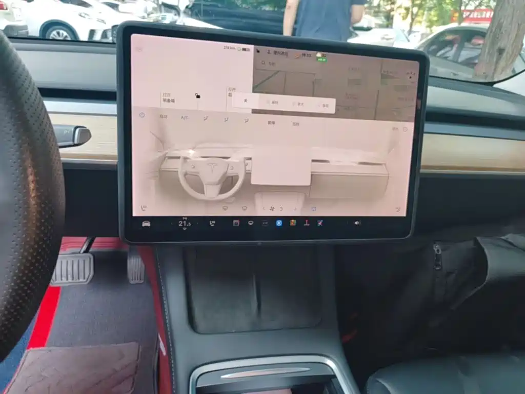 Фото 13 - Tesla Model 3