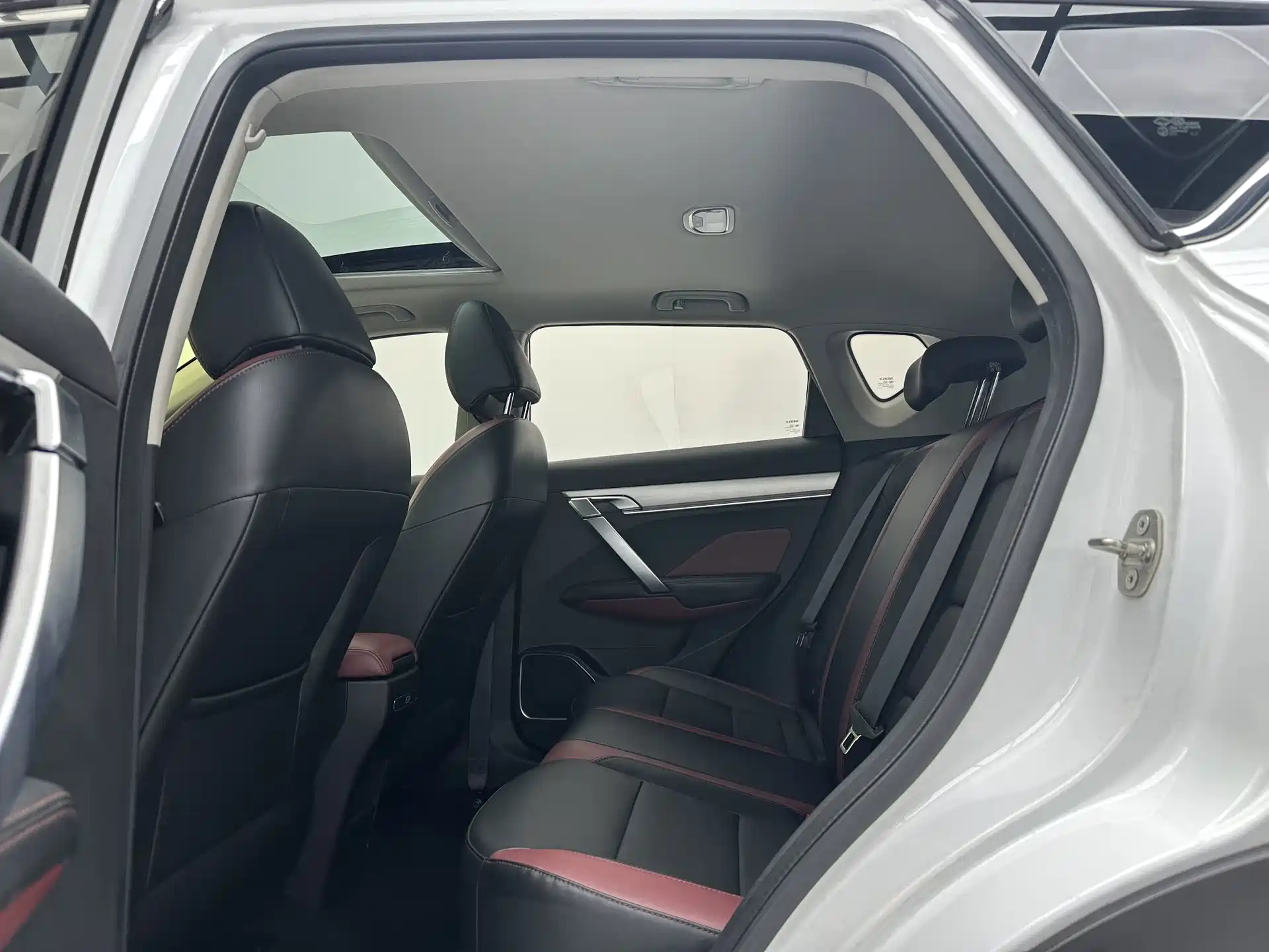 Фото 6 - Geely Coolray