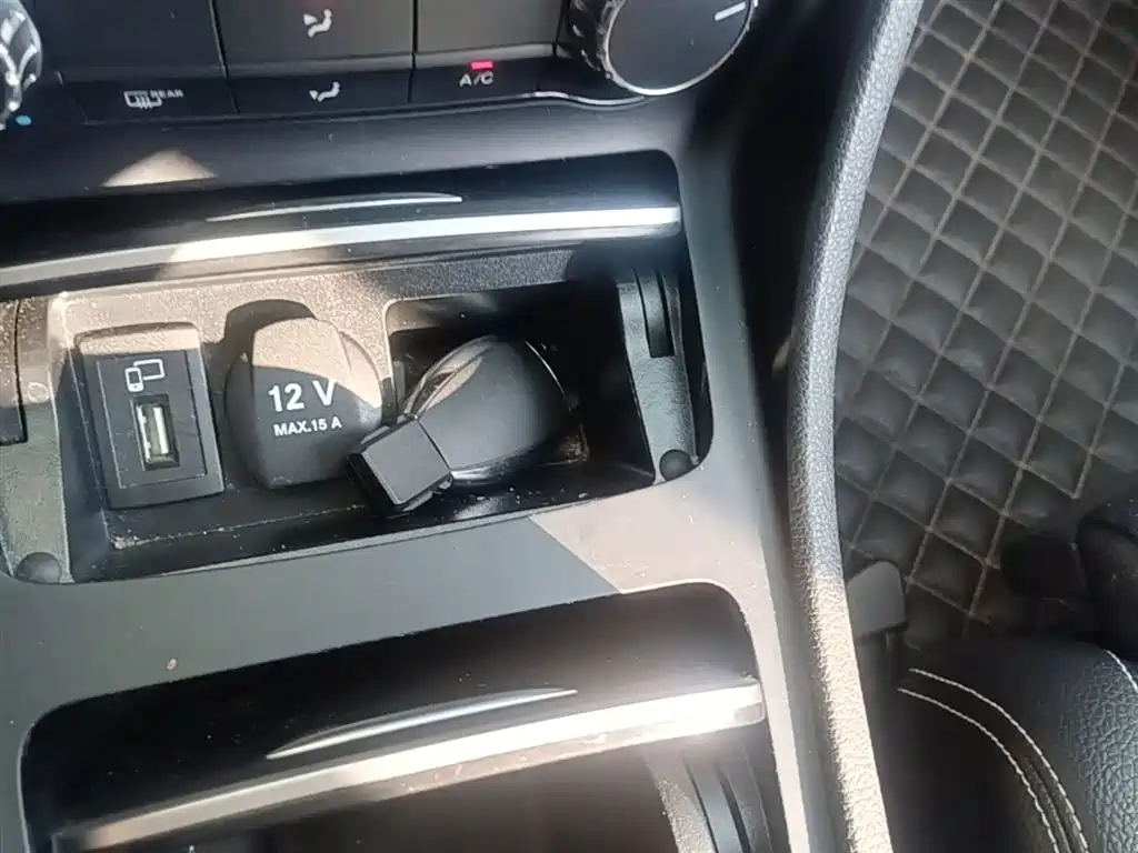 Mercedes-Benz GLA 2018 GLA 200 Dynamic фото 9