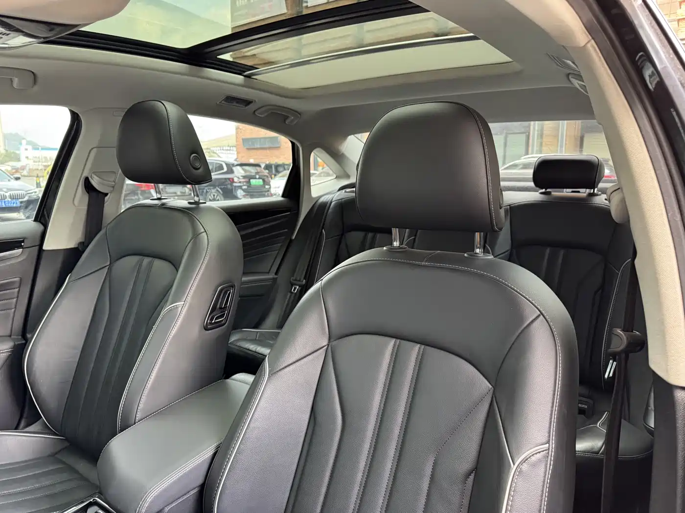 Volkswagen Passat 2022 330TSI Elite Edition фото 20