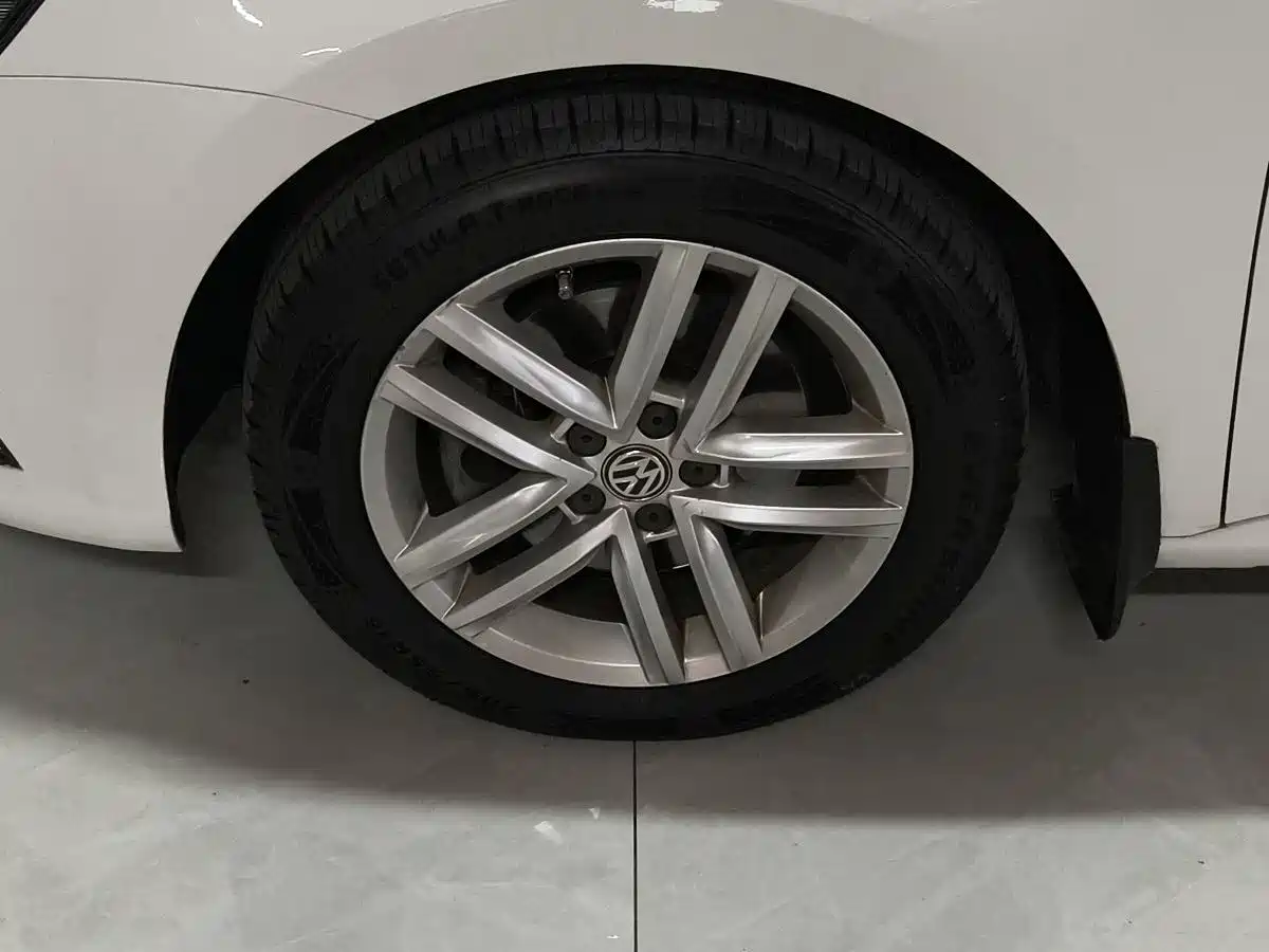 Volkswagen Lavida Tour 2017 230TSI DSG Comfort Edition фото 10