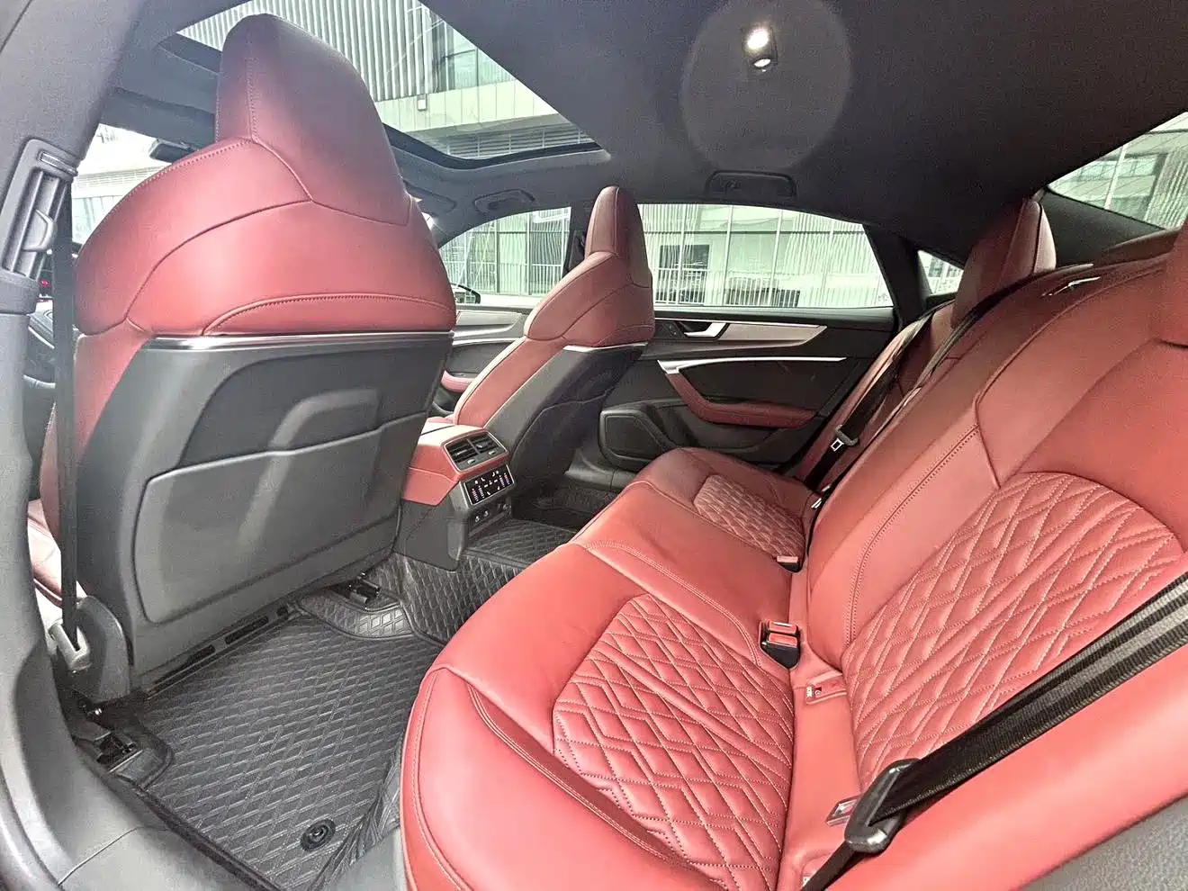 Audi A7L 2025 Model Year 45 TFSI quattro Black Knight Edition фото 6