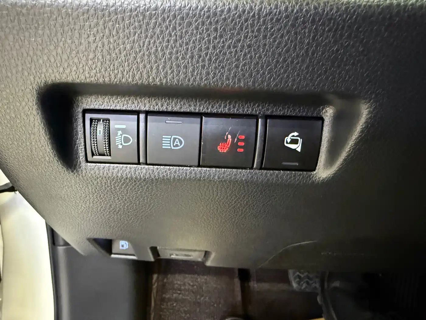 Toyota Wildlander 2021 Hybrid 2.5L E-CVT AWD Luxury Edition фото 15