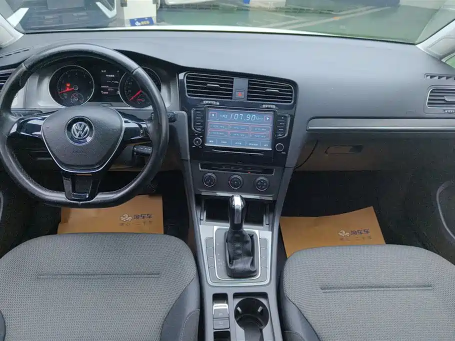 Volkswagen Golf 2016 230TSI Automatic Comfort фото 12