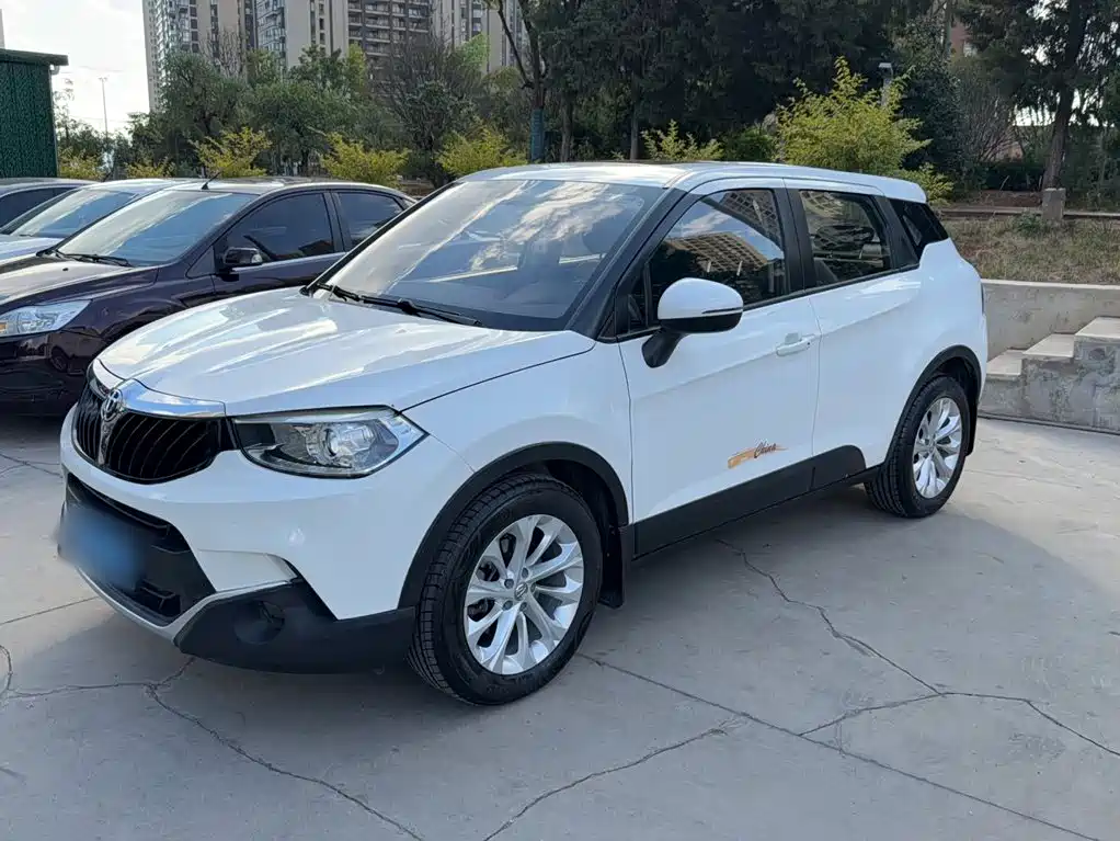 Фото 3 - Zhonghua V3