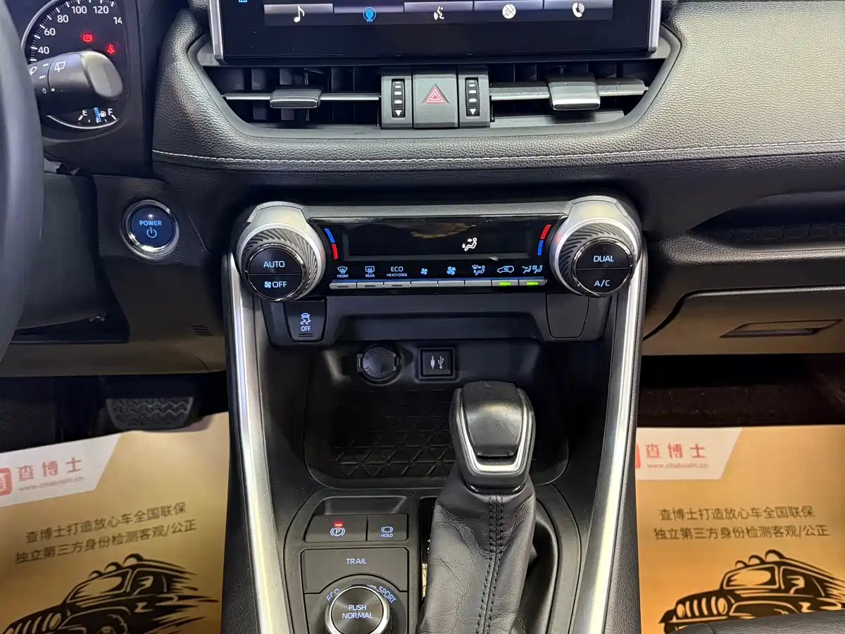 Toyota Wildlander 2021 Hybrid 2.5L E-CVT AWD Luxury Edition фото 10