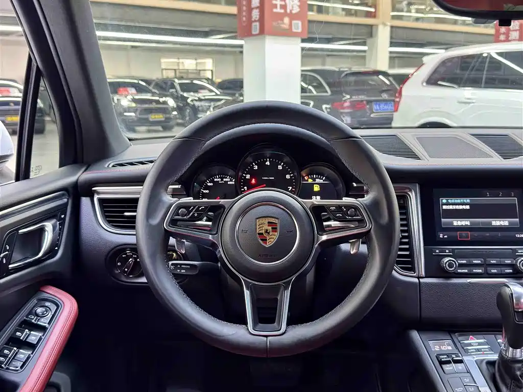 Porsche Macan 2017 Macan 2.0T фото 10