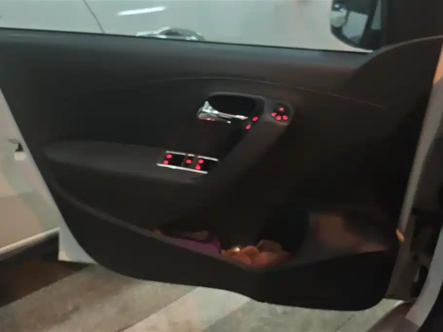 Volkswagen Polo 2018 1.5L Auto Safe Drive фото 7