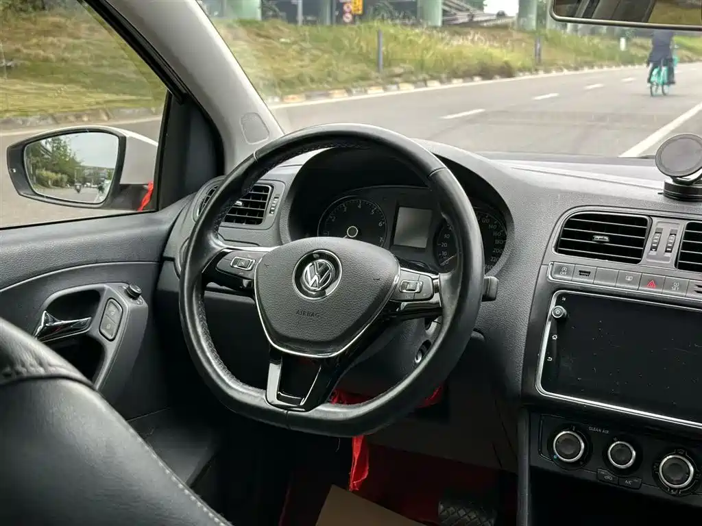 Volkswagen Polo 2018 1.5L Auto Safe Drive фото 8