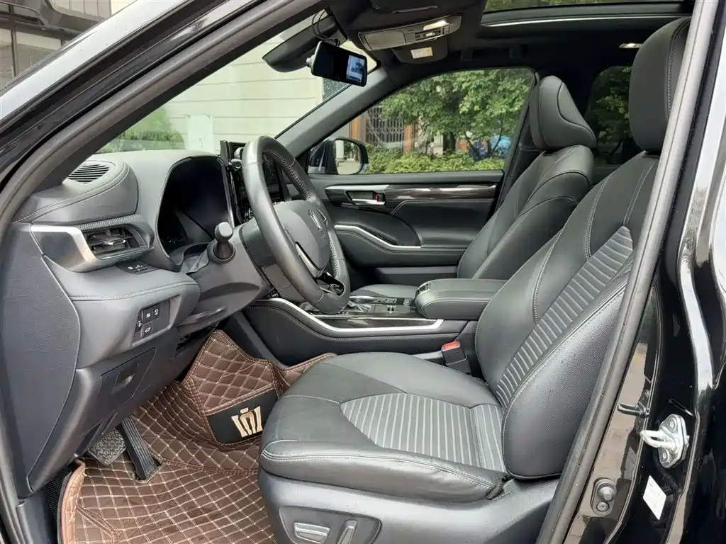 Toyota Crown Kluger 2023 2.5L HEV AWD Premium Edition фото 7