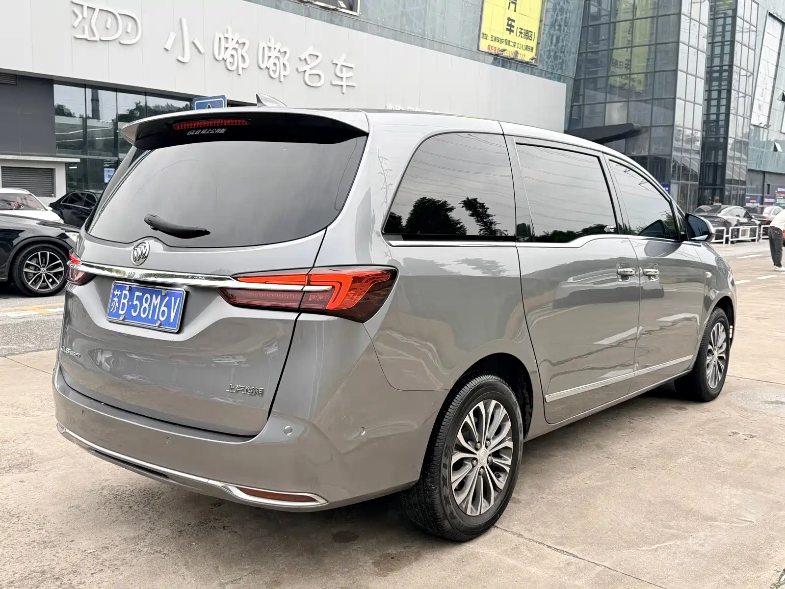 Фото 4 - Buick GL8