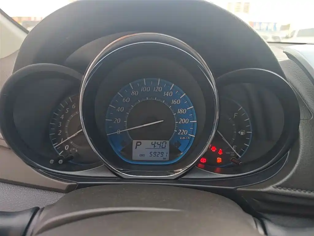 Toyota YARiS L Zhi Xuan 2015 1.5E Auto Charming Edition фото 12
