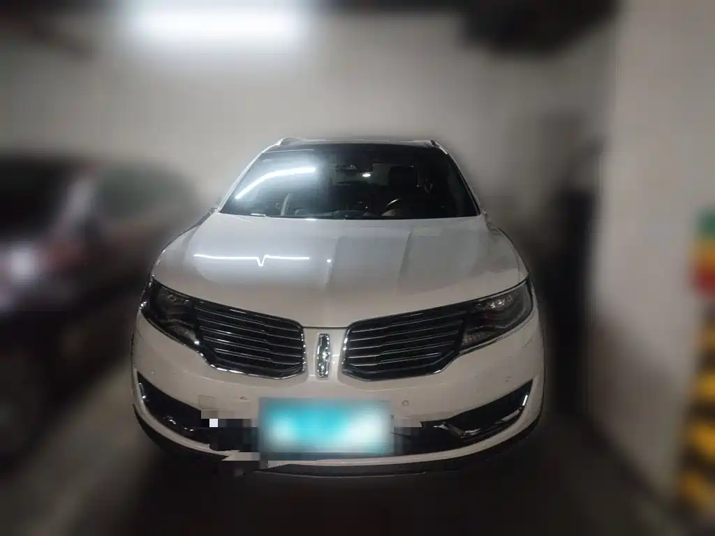 Photo 23 - Lincoln MKX