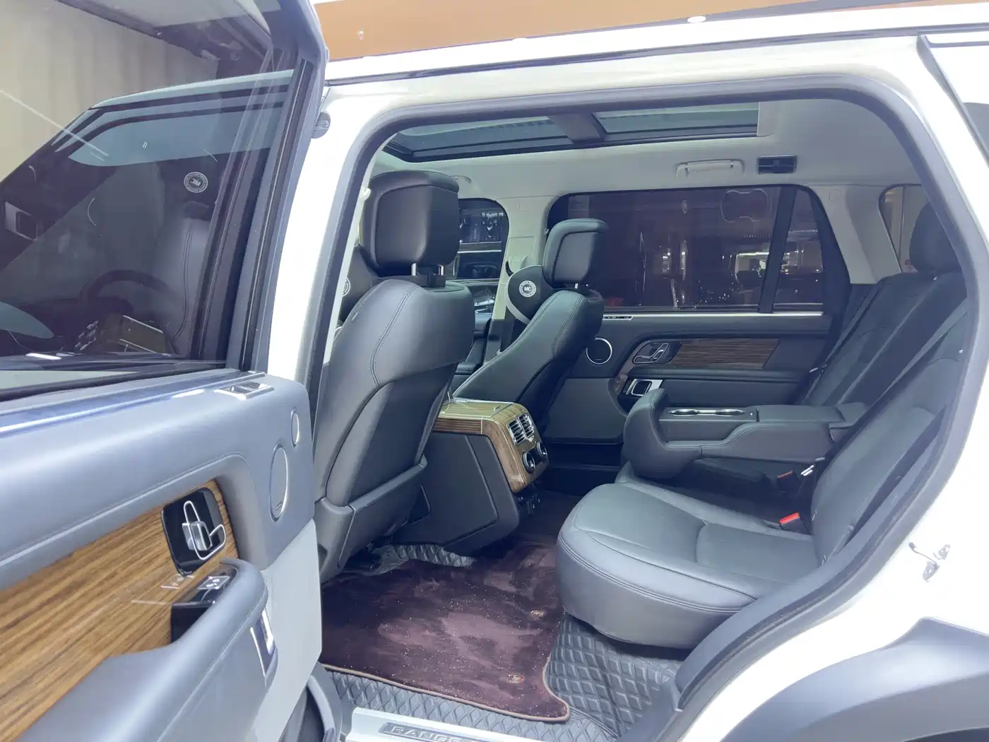 Land Rover Range Rover 2018 3.0 SC V6 Vogue Heritage Extended Edition фото 4