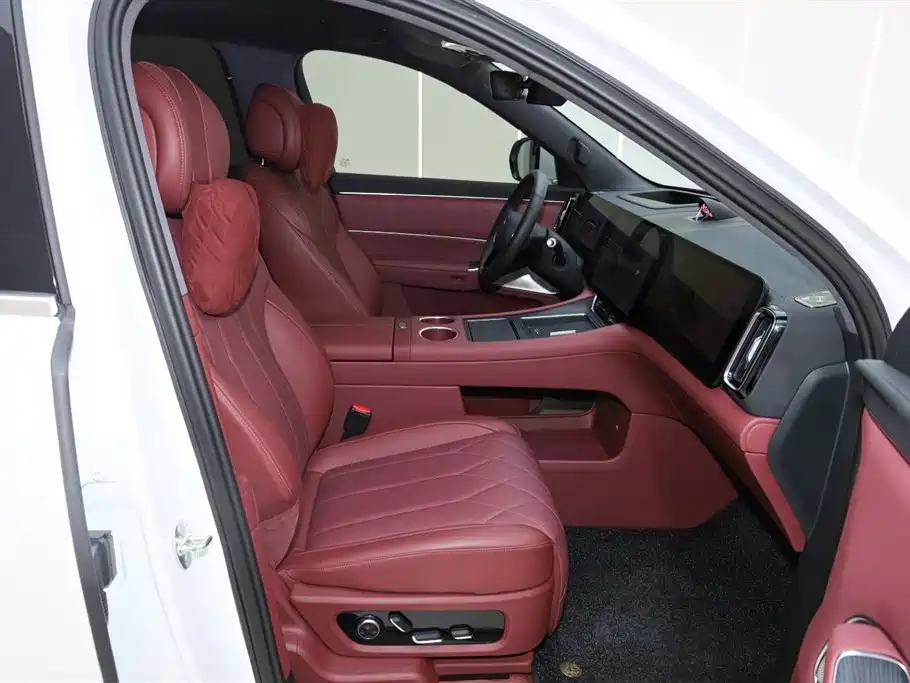 AITO Wenjie AITO M8 2025 Extended Range Ultra 53.4kWh 6-Seater фото 15